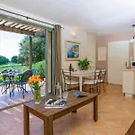 בית נופש Provence Country Club סווילאק